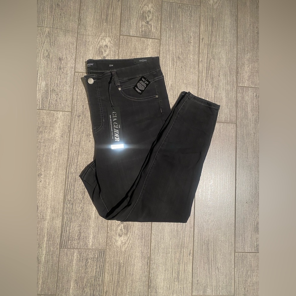 Liverpool Gia Glider Stule LY2337F62 Black size 22W